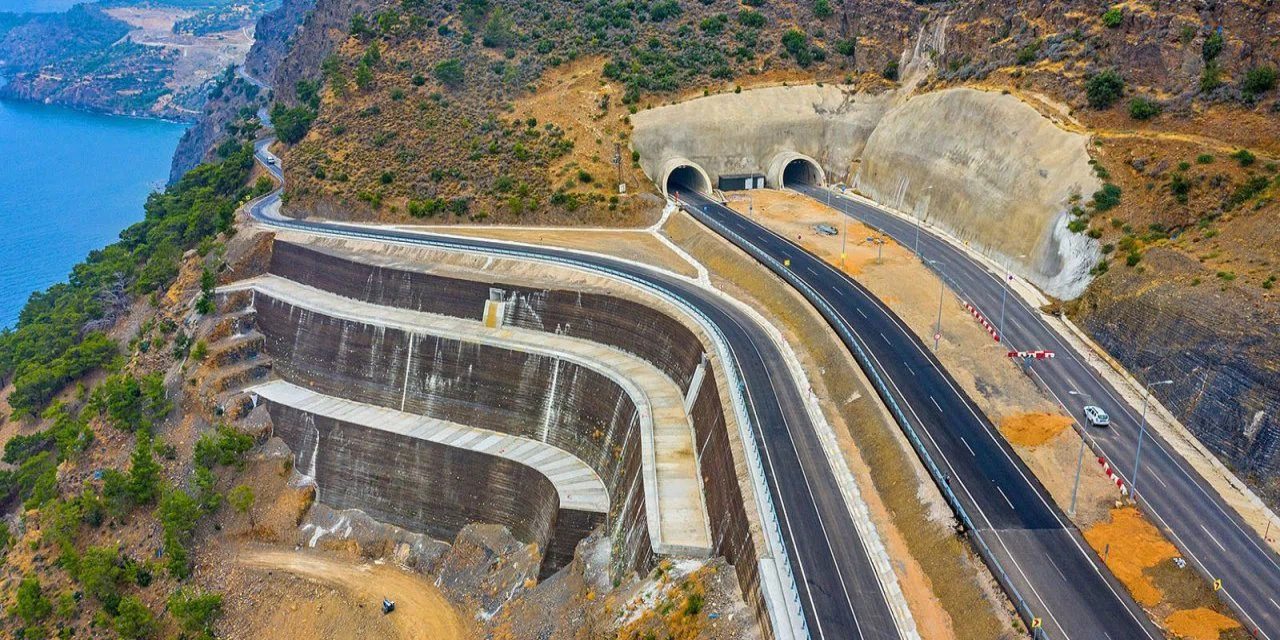 Ulaşımda büyük hamle. Antalya ve Alanya arasındaki yol tüm şehirleri bağlayacak