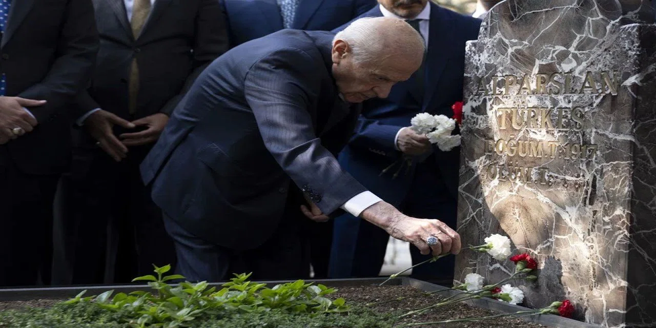 MHP lideri Bahçeli'den yeni anayasa mesajı: "Bayram sonunda Meclis'e görev düşüyor"