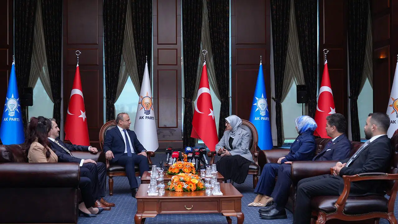 Siyasette bayramlaşma mesaisi