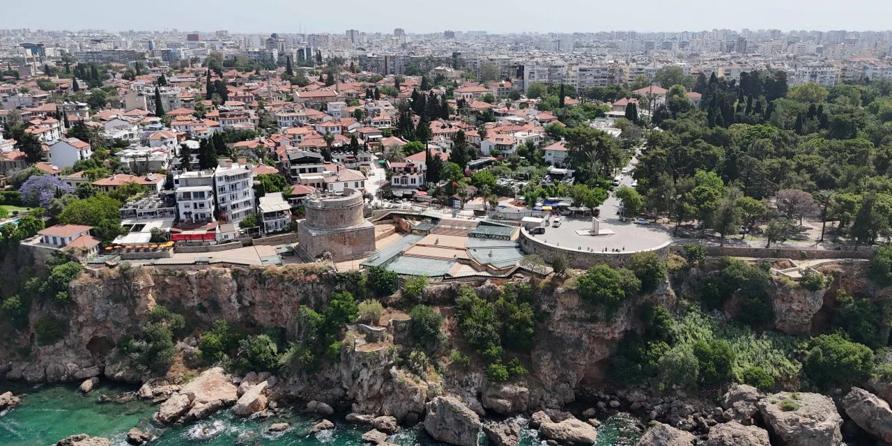 Antalya'da falezler üzerinde tarih ve manzara: Hıdırlık Kulesi Seyir Terası