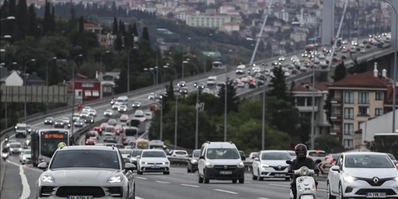 Bayramda otoyollar darphane gibi: 16,3 milyon araç geçti