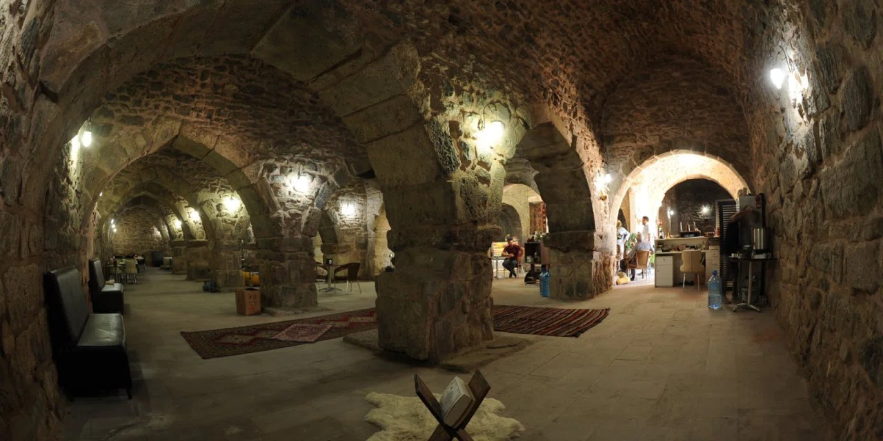 Konya'daki bu hana bir dönemler padişahlar uğruyordu. Asırlardır hazinesini koruyor
