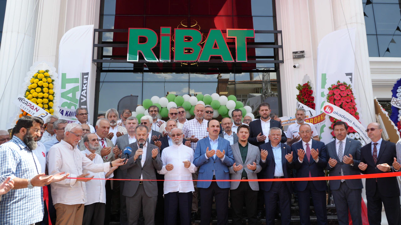 Ribat Eğitim Vakfı yeni hizmet binasını törenle açtı