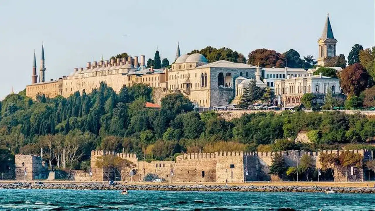 Topkapı Sarayı gece ziyaretçilerini ağırlamaya başladı