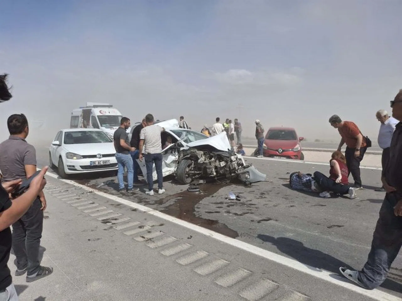 Aksaray - Konya yolunda zincirleme kaza.  8 Araç, 11 yaralı