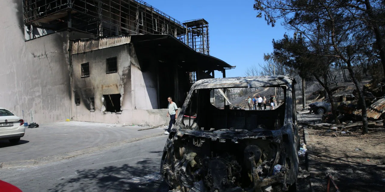 İzmir'de kara Pazartesi: Her şeyleri yanıp kül oldu