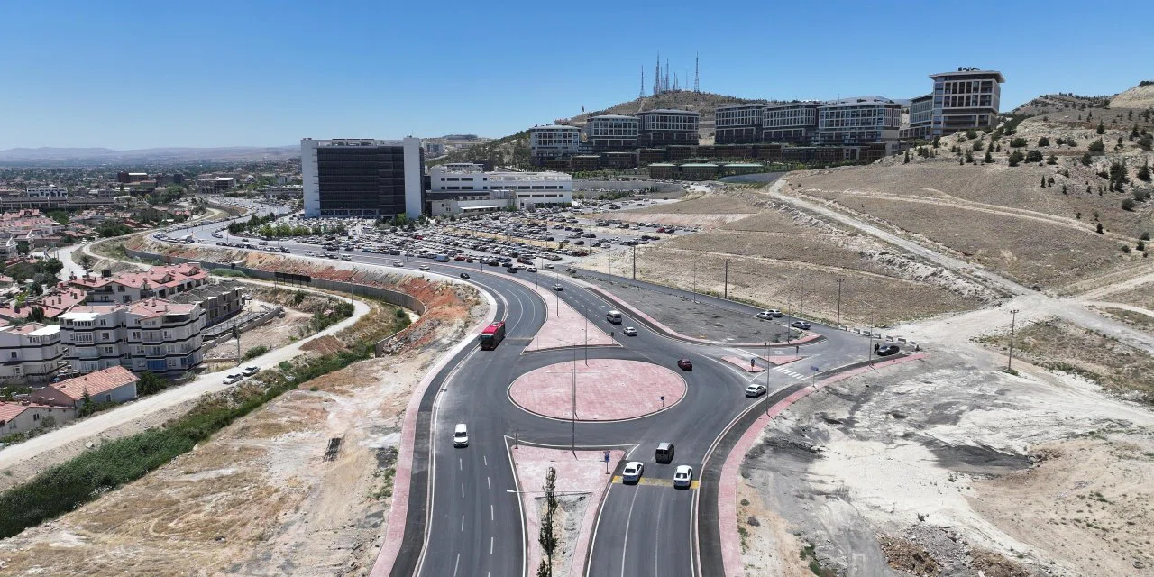 Konya'da trafik rahatlıyor: Meram Tıp Fakültesi girişine asfalt döküldü