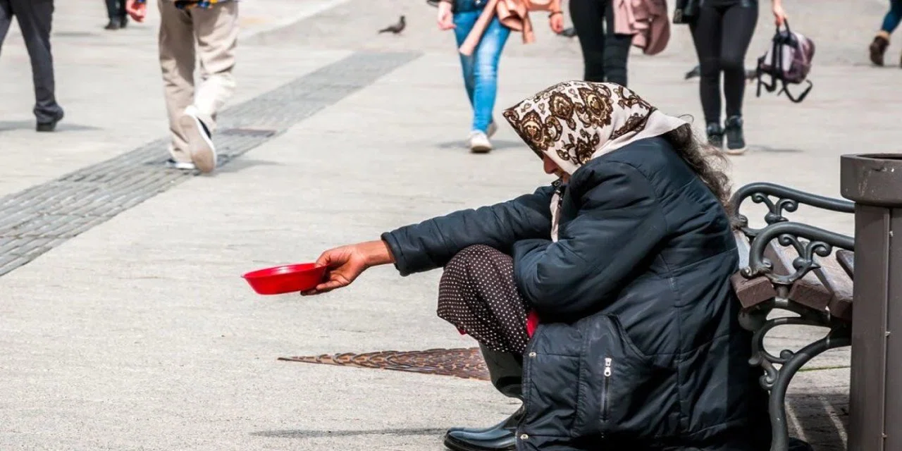 Konya'da dışardan gelerek çocuklarını dilendiren çeteye operasyon