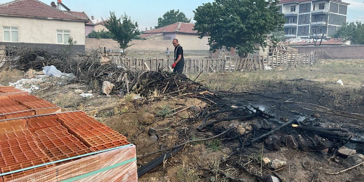 Konya'da korkutan yangın. Bahçe küle döndü