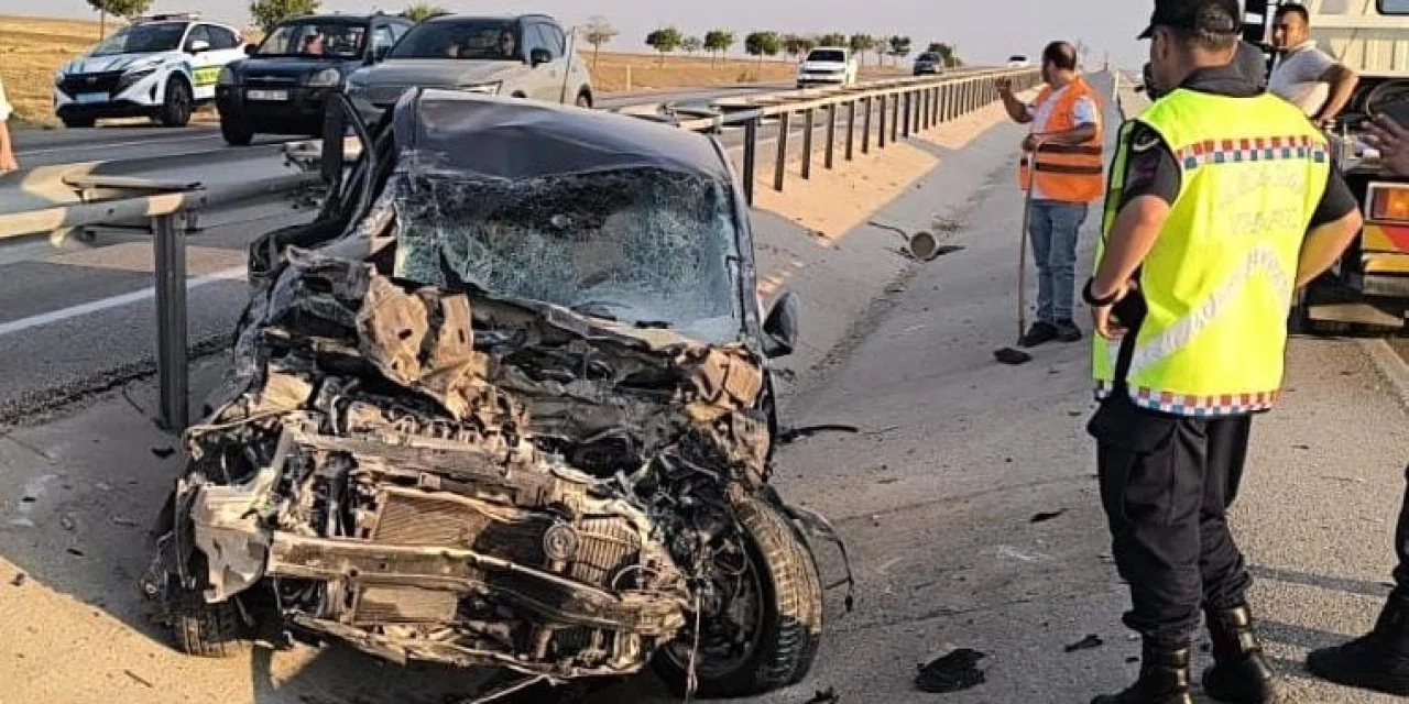 Konya'da korkutan kaza. Kontrolden çıktı, bariyere çarptı