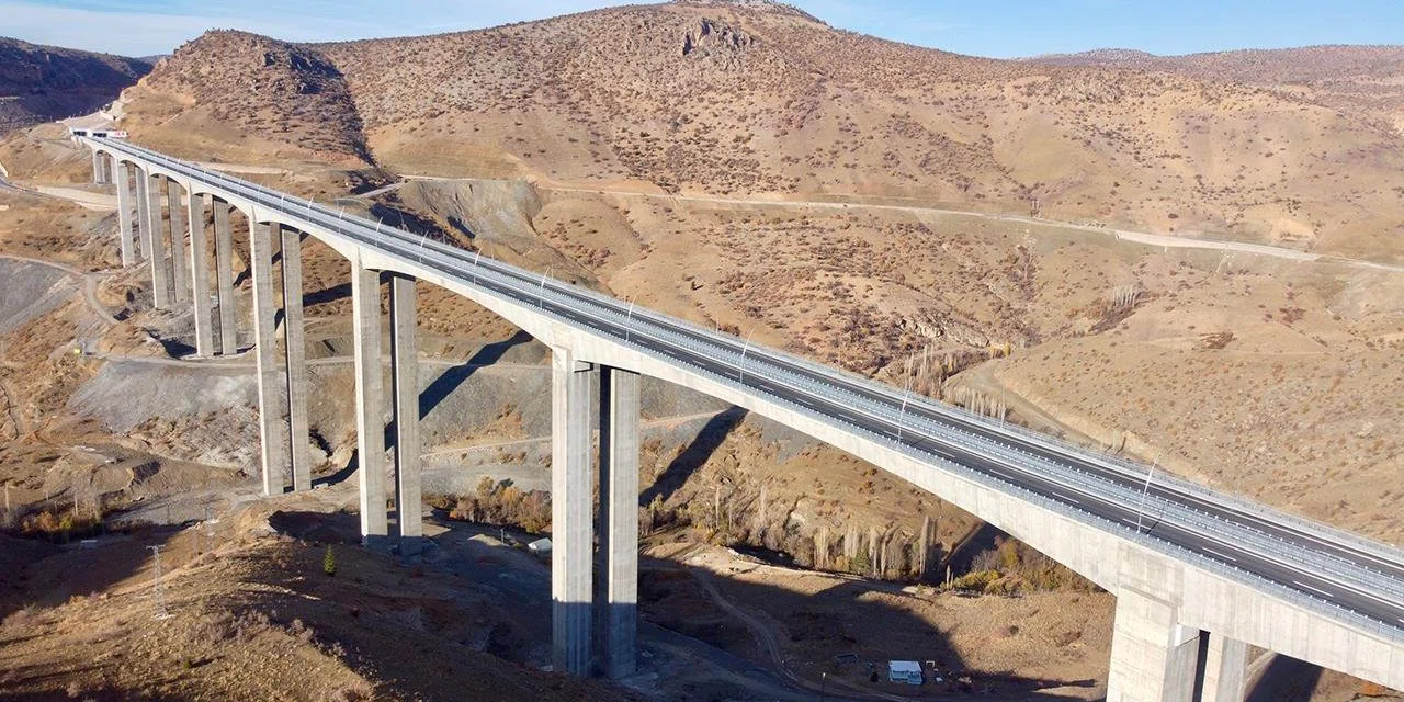 Konya'dan Antalya'ya ulaşım kolaylaştı Alanya arası zorlaştı. Ferrari hızında ulaşım