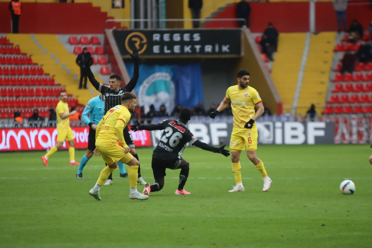Konyaspor'da fesih masası kuruldu. Boateng ve Sambou’da son viraj