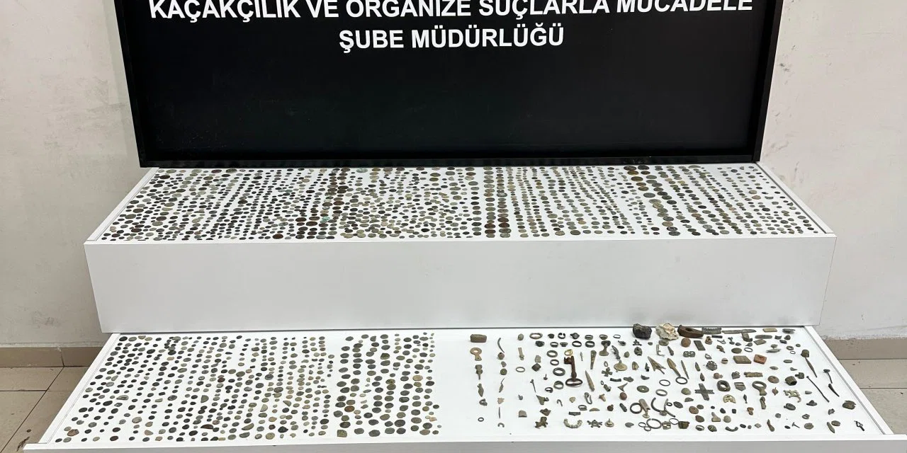 Konya'da tarih kaçakçıları yakayı ele verdi. Binlerce sikke ele geçirildi