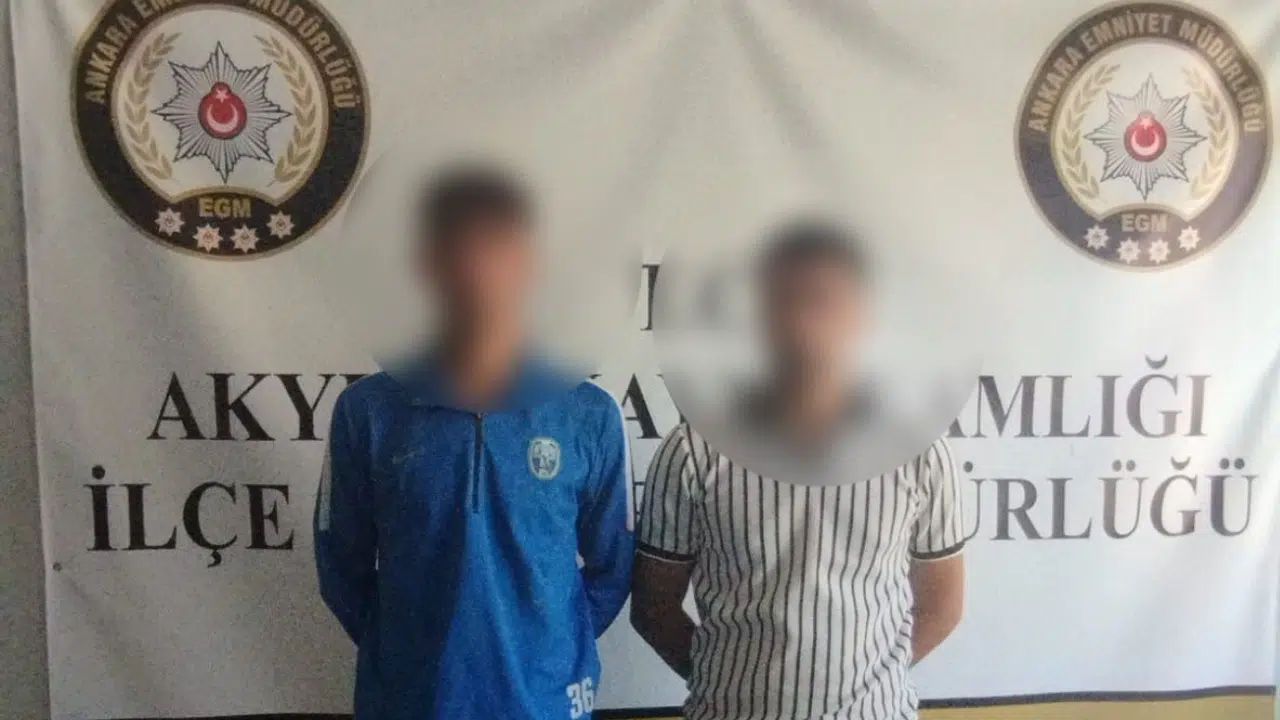 Camiye yangın tüpleriyle zarar veren şahıslar gözaltına alındı