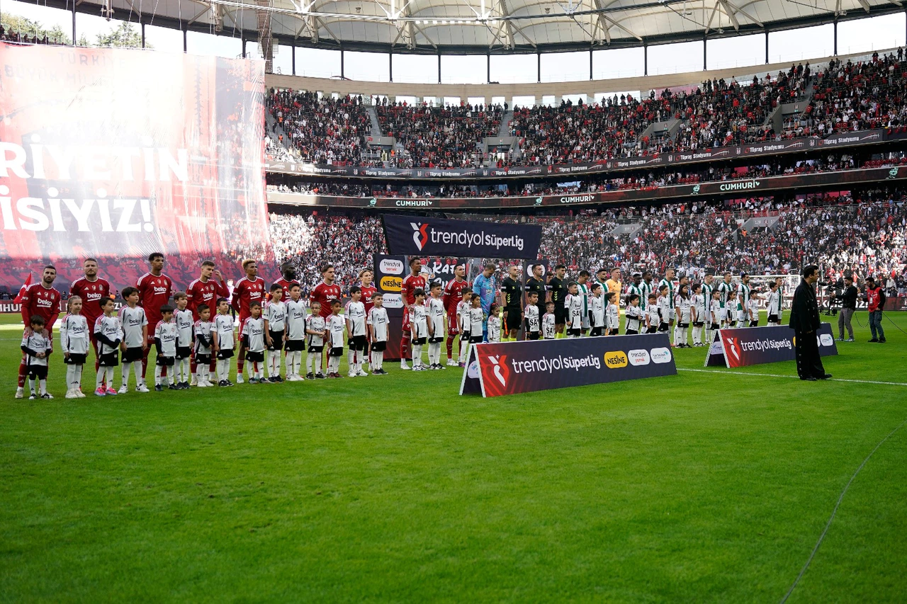 Konyaspor ve Beşiktaş taraftarı ortak dertten yakınıyor. Yönetimlerde sessiz bekleyiş