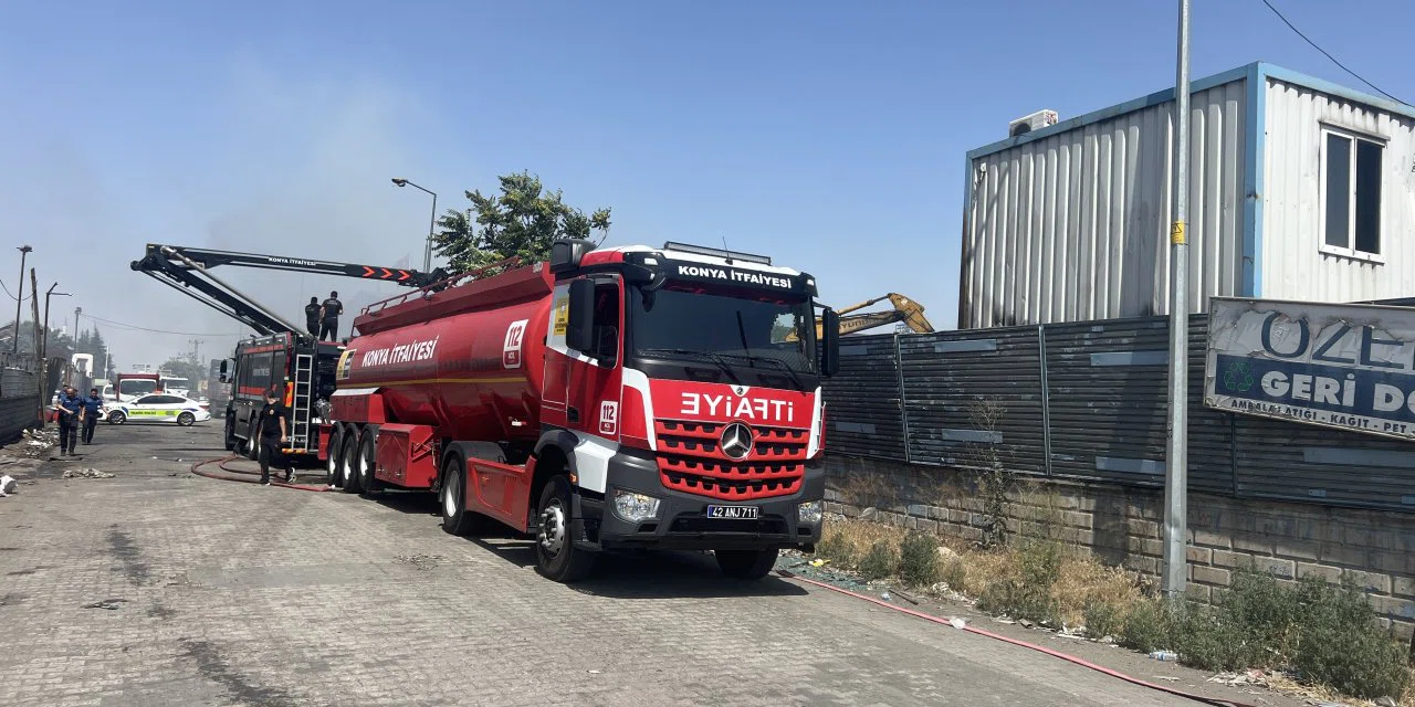 Konya'da korkutan yangın. Sanayi sitesinde alevler hızla yükseldi