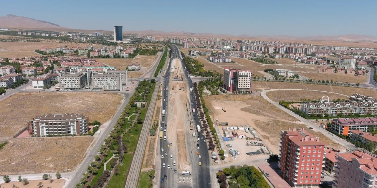 Konya'daki bu yola İzlanda modeli uygulandı. Yeşilin en doğal hali