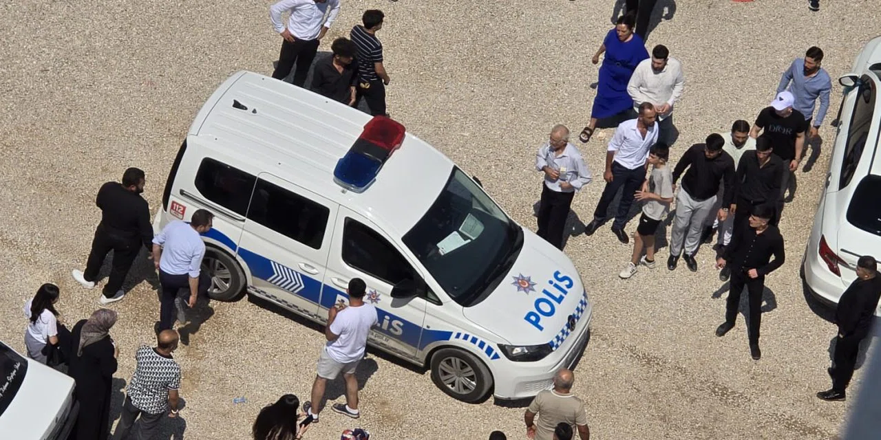 Düğünde kavga çıkarıp, ihbara gelen polis aracına zarar verdi