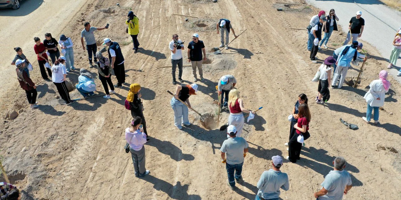 Konya'daki gençlerden fidan harekatı: Ormanlar Yanmasın, Umutlar Yeşersin
