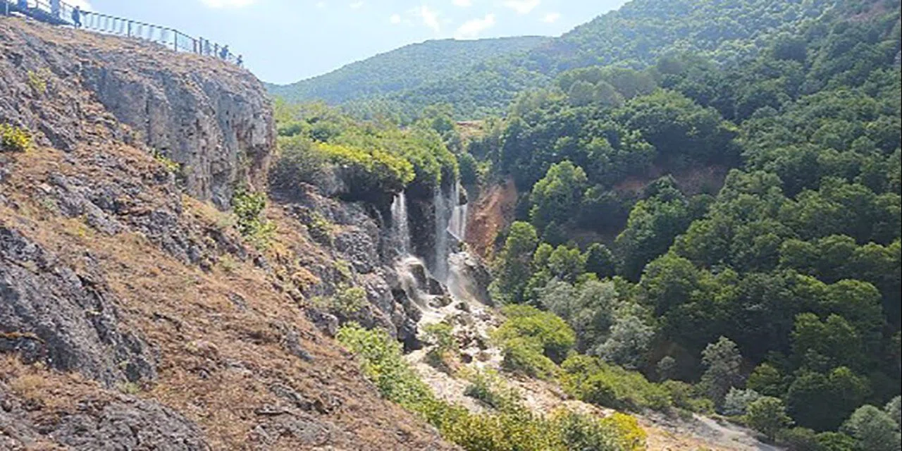 Bozkırın ortasında adeta bir vaha! Sıcaktan bunalanlar buraya akın ediyor