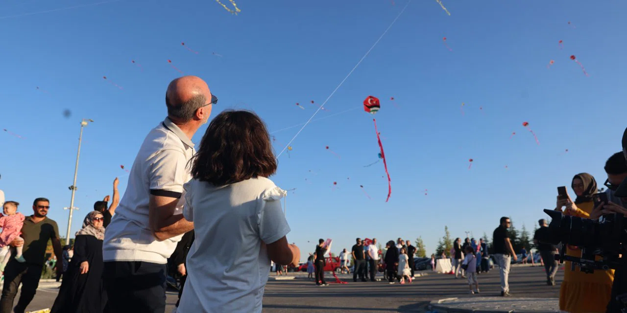 Konya semaları uçurtmalarla renklendi. Selçuklu'da şenlik var