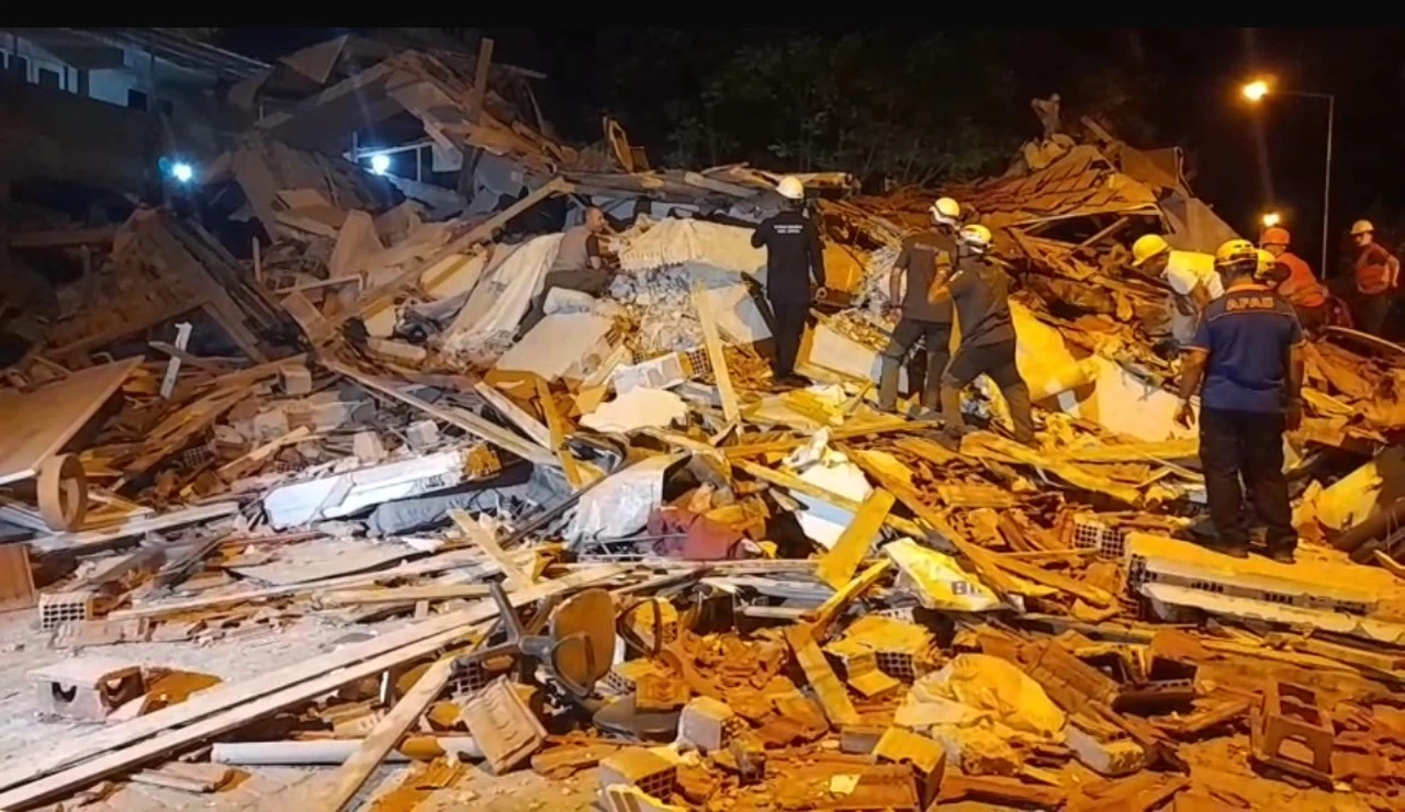 Balıkesir'deki depremin bilançosu: 1 kişi hayatını kaybetti, 29 kişi yaralandı