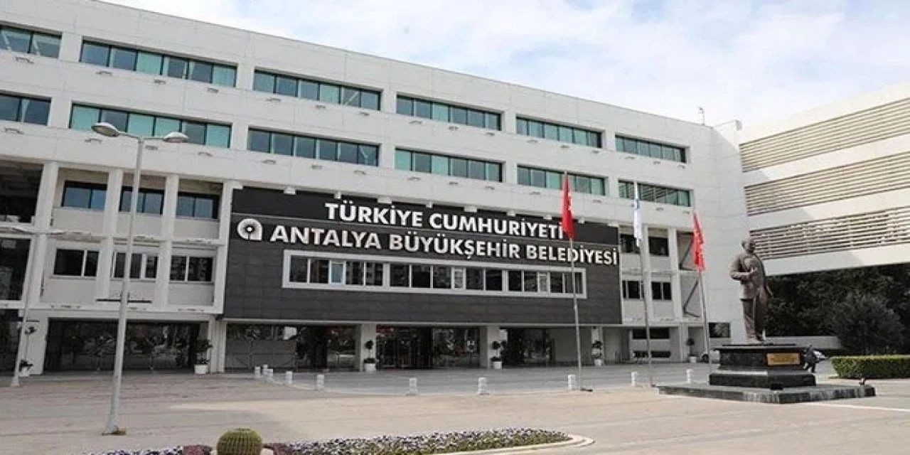 Antalya Büyükşehir Belediyesi'ne rüşvet suçlamasıyla operasyon: 17 kişi gözaltında