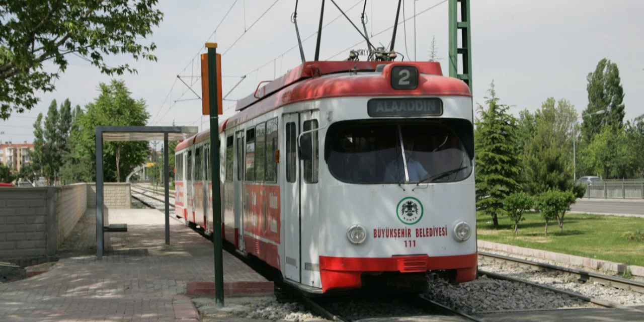 Eski tramvaylar Konya sokaklarına iniyor. Şehir raylı sistemle donatılacak