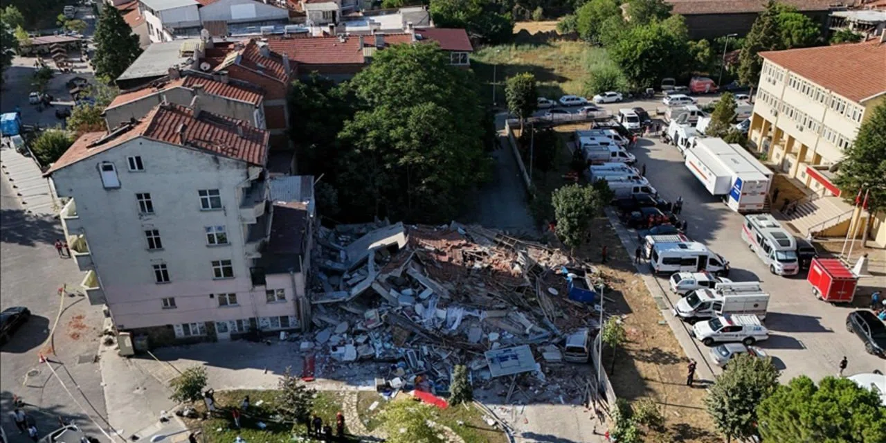 Bakan Kurum'dan 'Balıkesir' açıklaması: 831 bağımsız bölüm ağır hasarlı veya yıkık