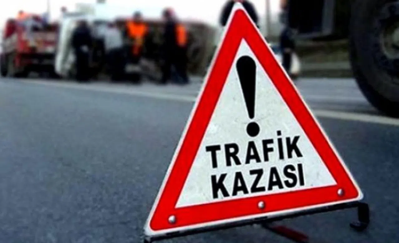 Tarım işçilerini taşıyan minibüs tırla çarpıştı: 14 yaralı