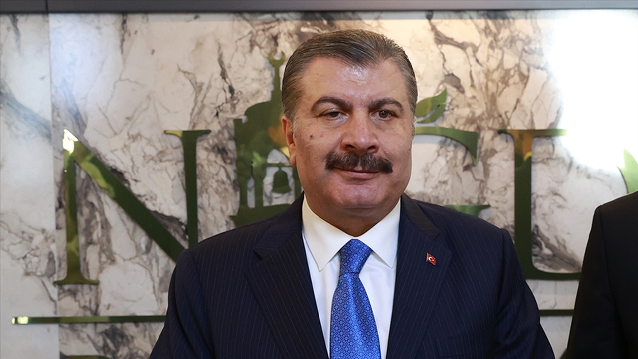 Bakan Koca, yeni dönemin ilk mesai gününde alkışlarla karşılandı