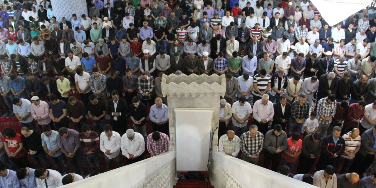 Cuma Hutbesi: ÇOCUKLARIMIZIN ÜZERİMİZDE HAKKI VAR