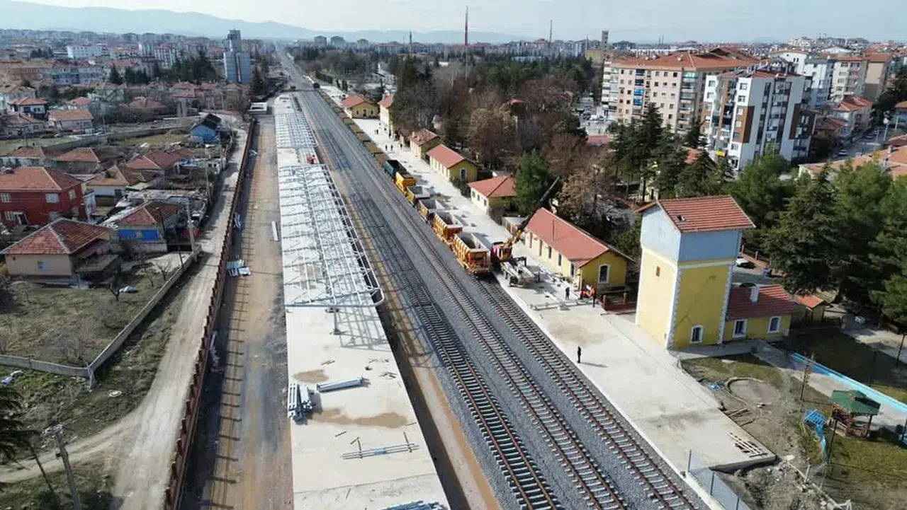 Konya'nın uzak ilçesi Hızlı Treni bekliyor! Ray var sefer yok