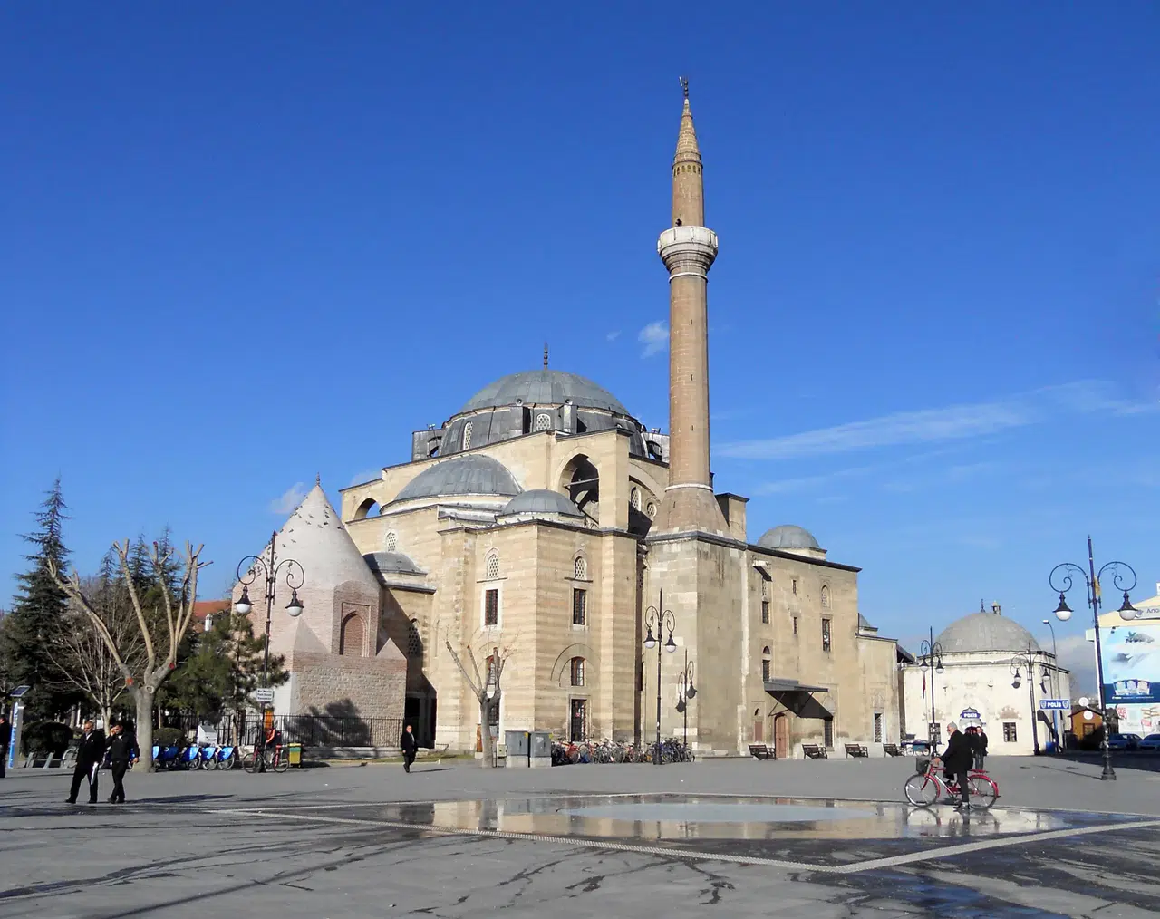 Konya'nın 8 asırlık camisi 9 yıldır tadilatta! Depremle mücadele etti