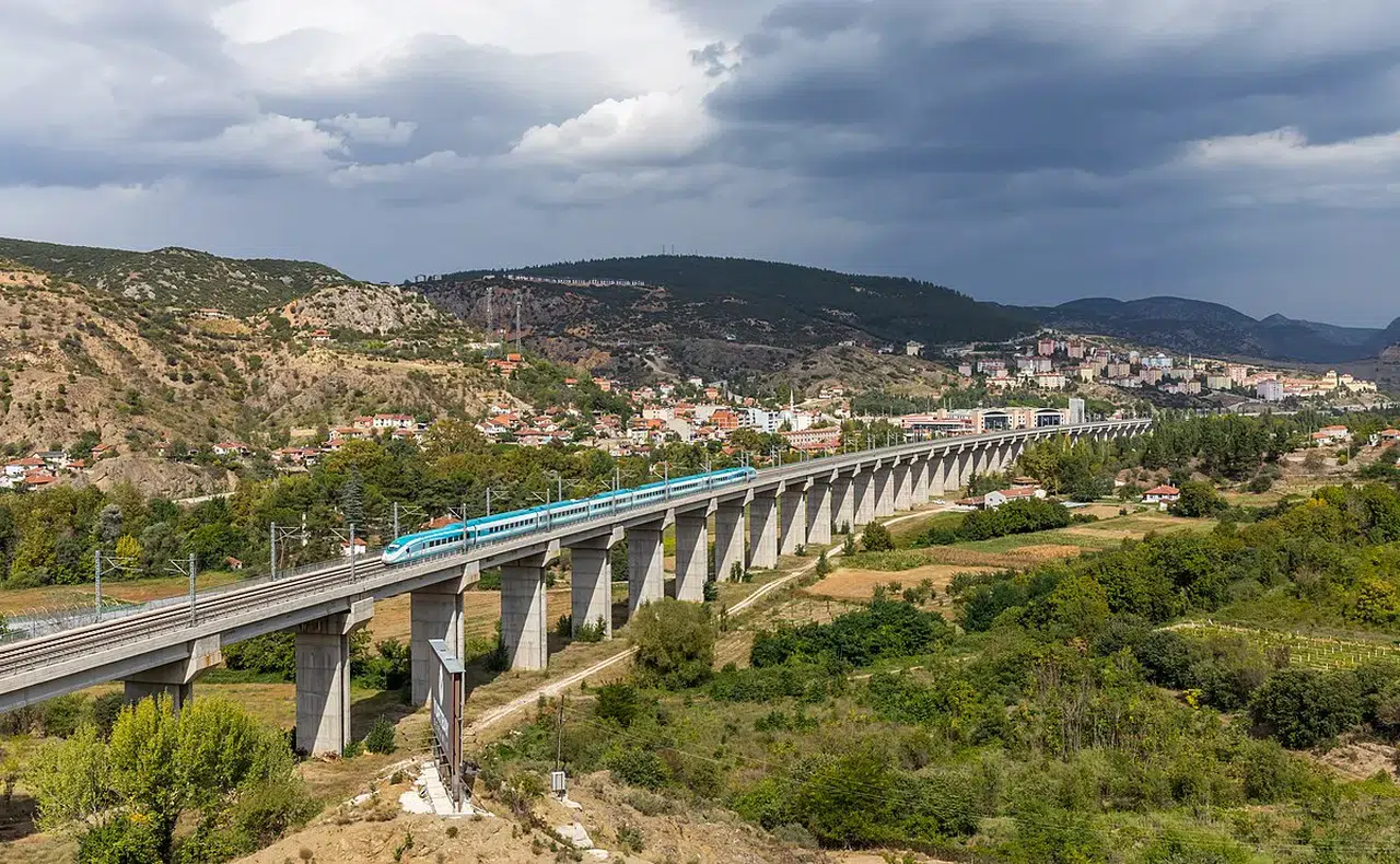 Konya rotasına 78 viyadük inşa edilecek: Yeni YHT hattı geliyor