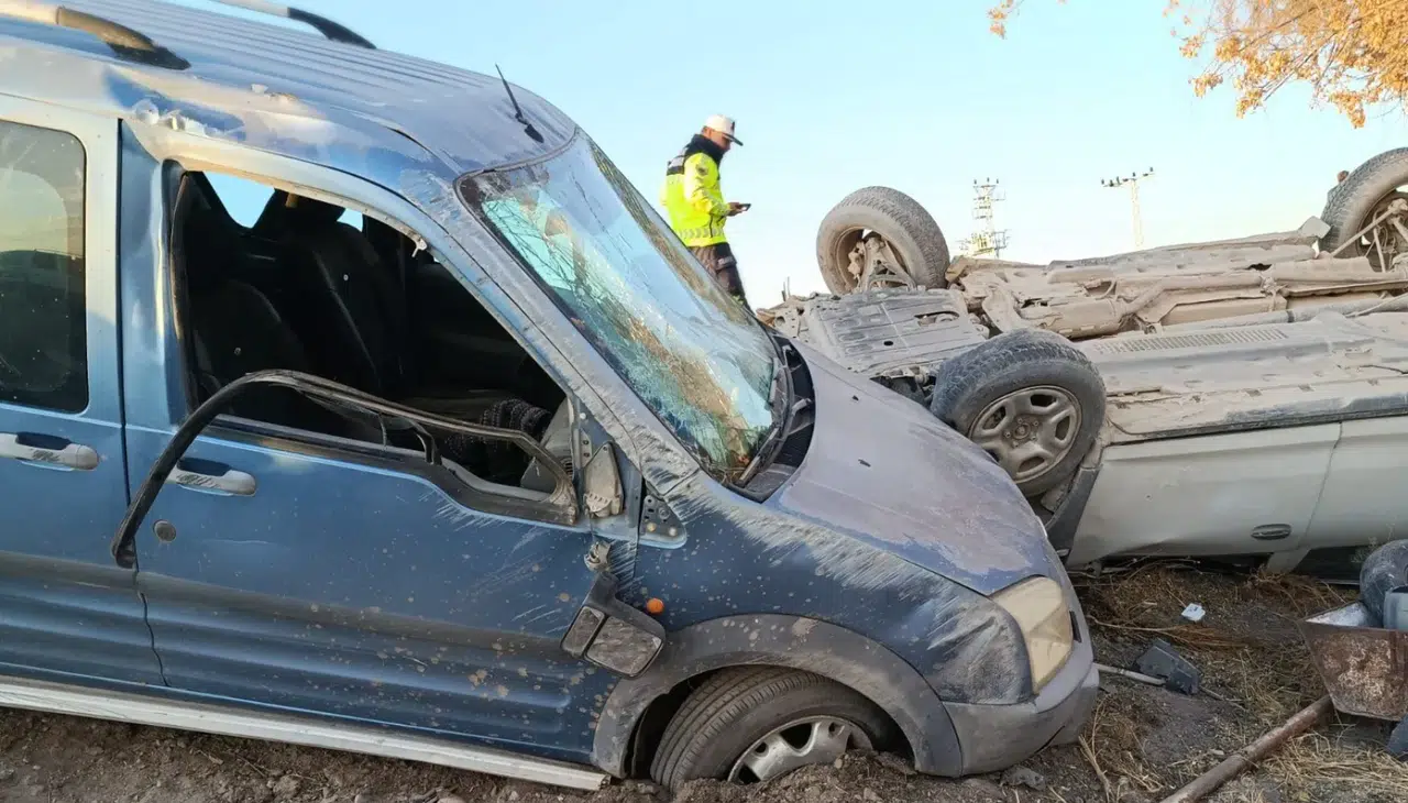 Konya'da otomobil ile hafif ticari araç çarpıştı: 1 ölü, 1 yaralı