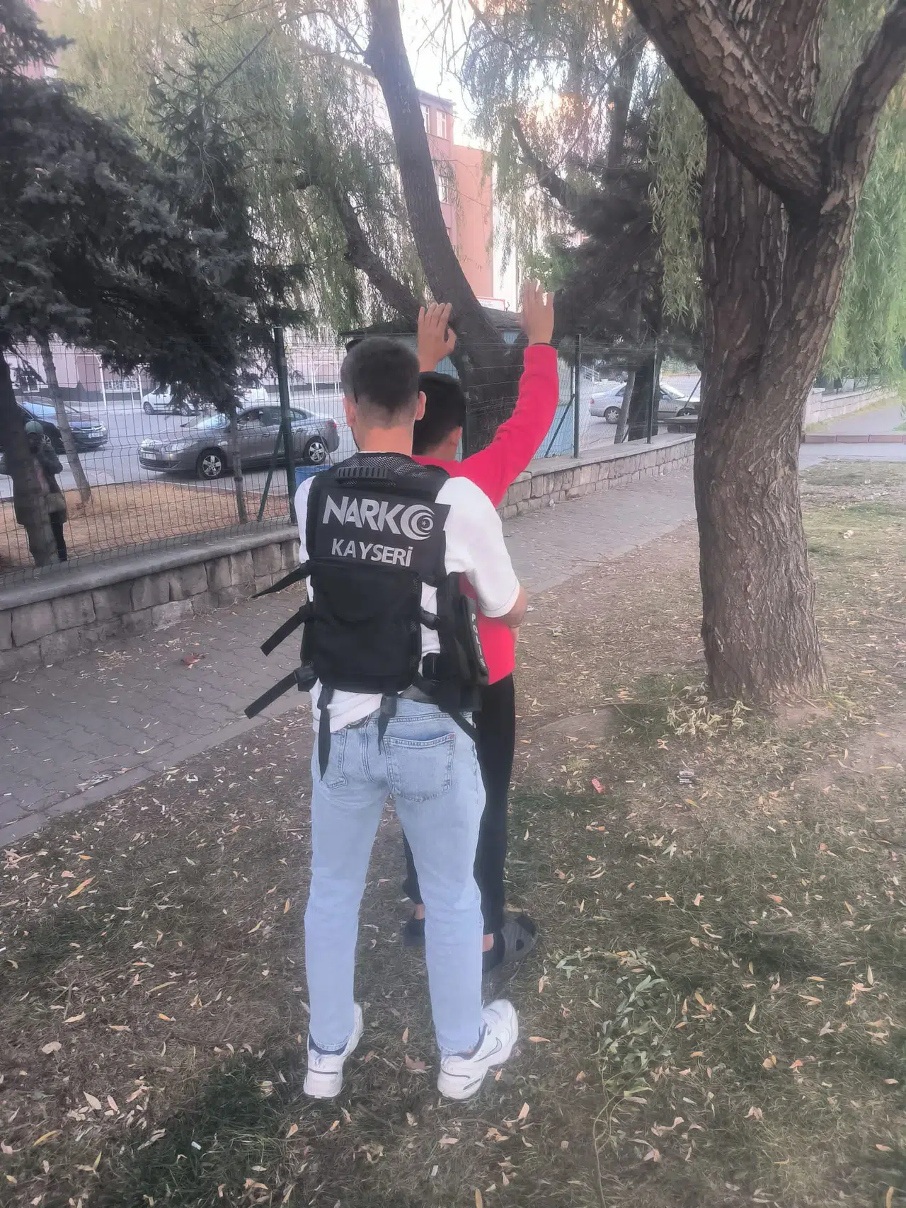 ‘Narko-Okul’ uygulaması: Polis okul çevresinde kuş uçurtmuyor