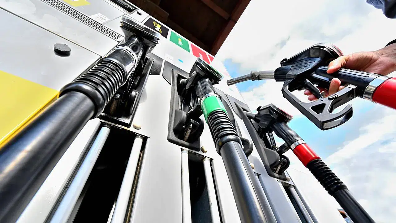 Motorin ve benzine indirim geliyor! Sürücüler dikkat tarih verildi