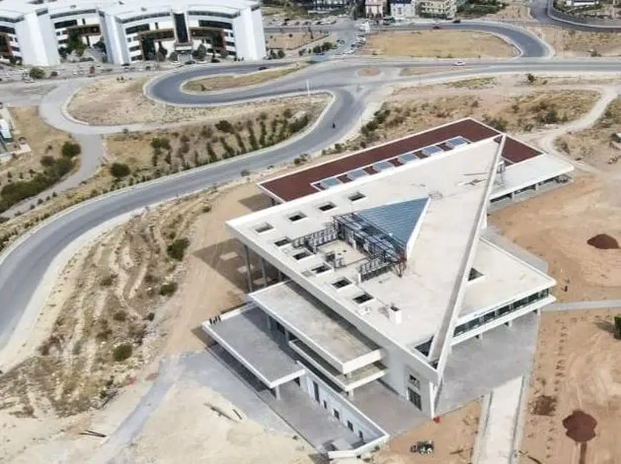 Konya'ya yeni yapı kazandırıldı: Kütüphane şehri tepeden görecek
