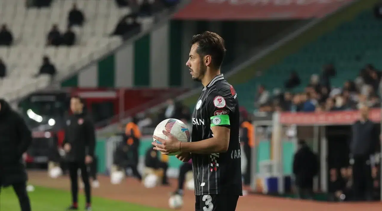 Konyasporlu Yasir kariyerinde bir ilki yaşadı!