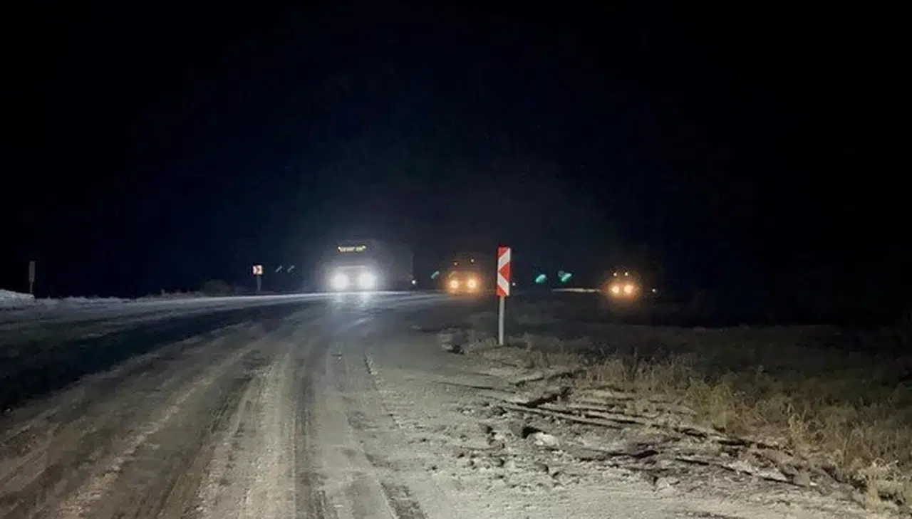 Artık kış yüzünü gösterdi: Tırlar mahsur kaldı