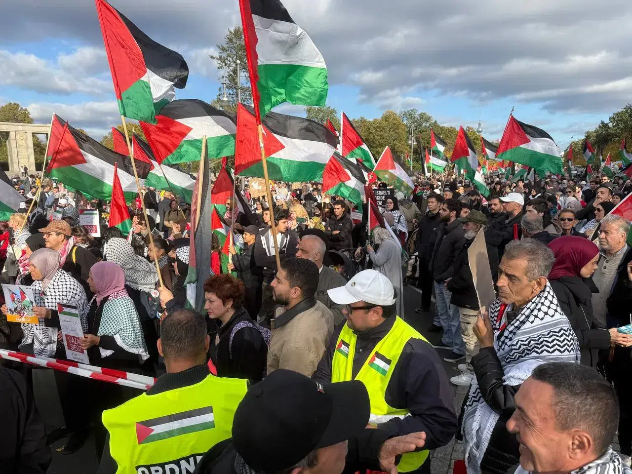 Berlin’de 16 bin kişi Filistin'e destek gösterisinde buluştu