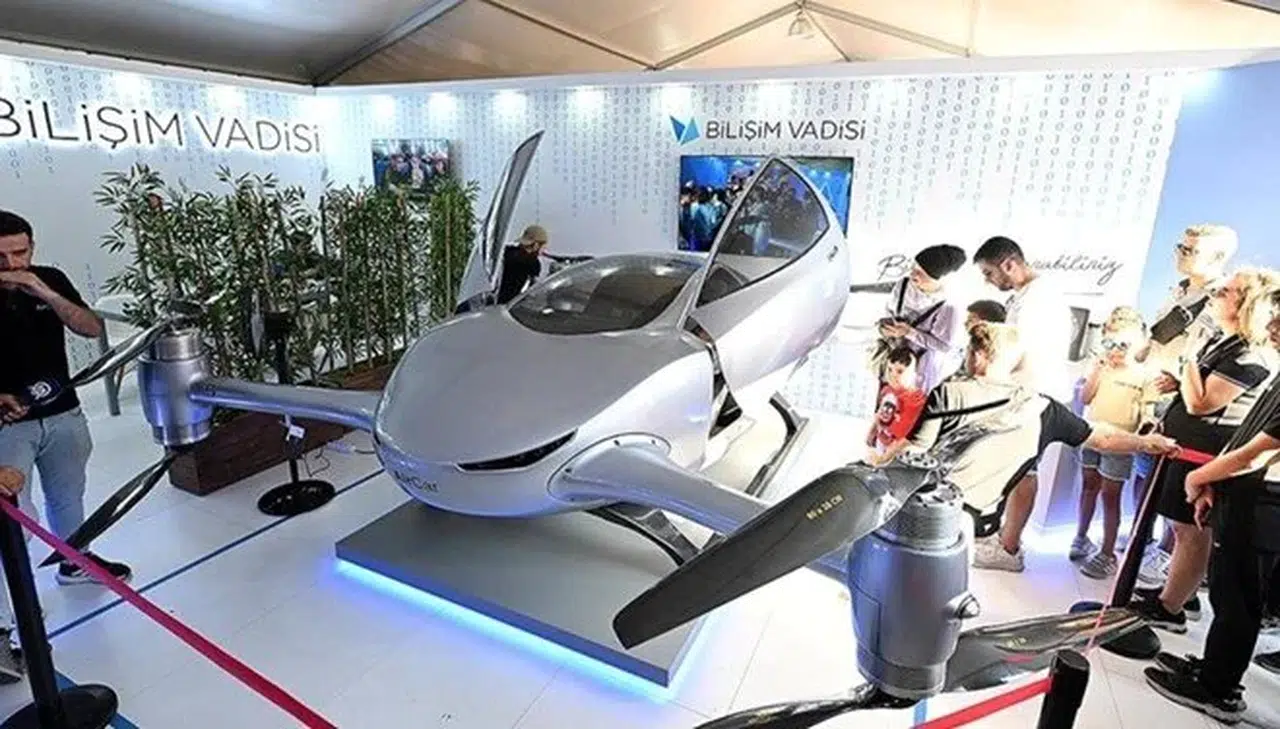 Fiyatı belli oldu: Yerli uçan araba AirCar ön siparişe açıldı