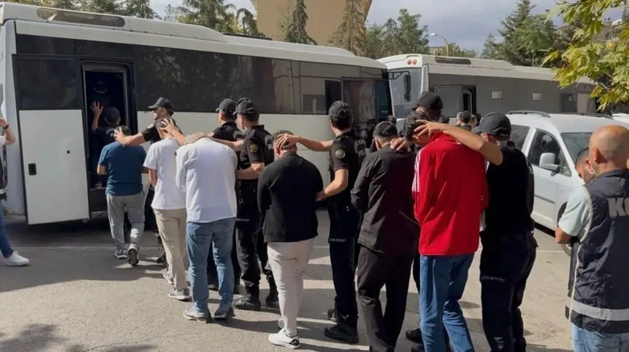 13 şehirde silah kaçakçılarına operasyon: Çok sayıda kişi tutuklandı