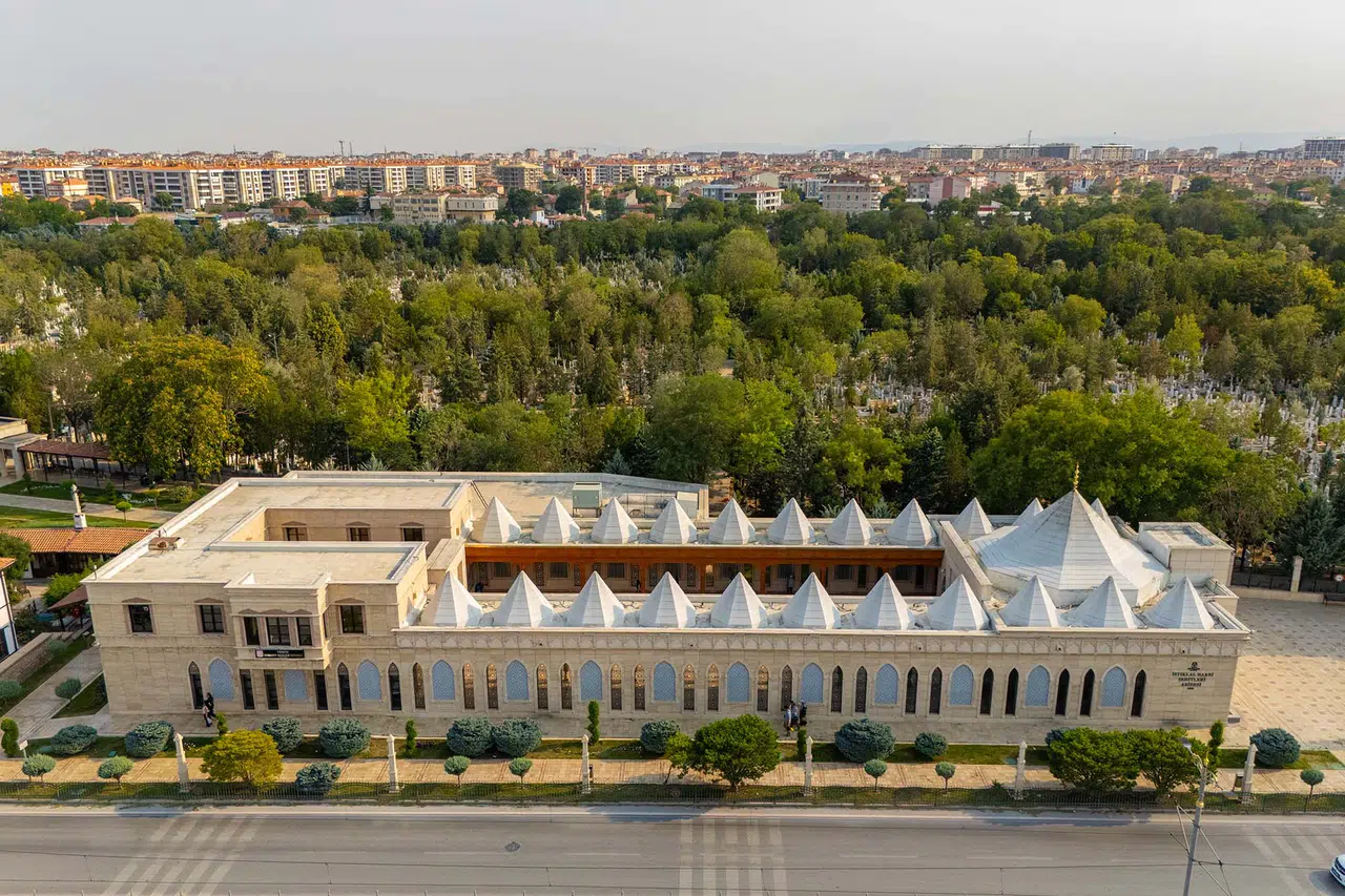 Konya'daki mezarlıkta sessiz eylem! Dirilerden umudumuz kalmadı