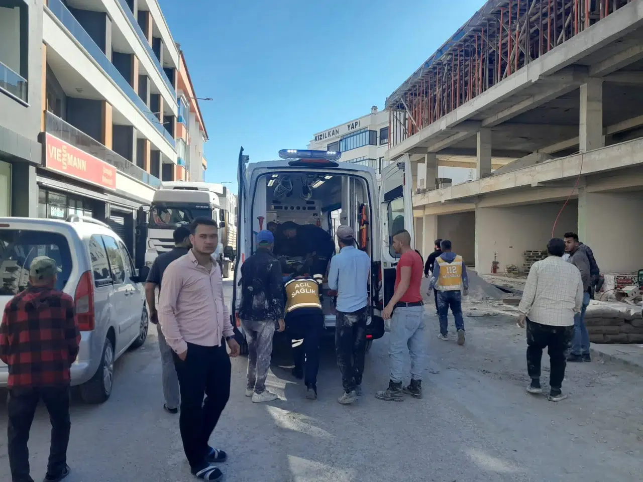 Konya'da inşaatta yüksekten düşen işçi yaralandı