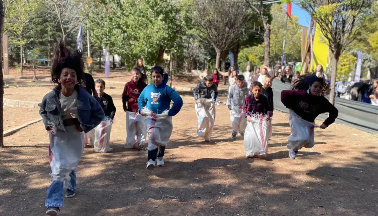Konya’da öğrenciler, Apa Barajı’nda eğlenceli kampa katılıyor