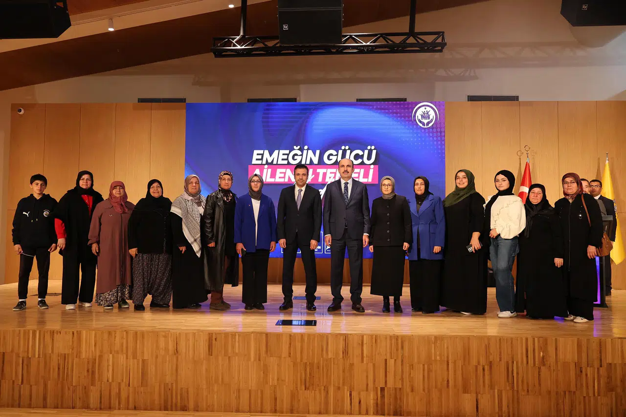 Konya'nın ilçelerinden gelen kadınlar şehri keşfediyor