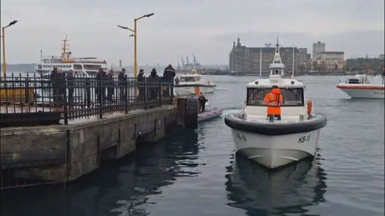 İskelede facia: Arkadaşları için denize atladılar: Bir ölü, üç yaralı