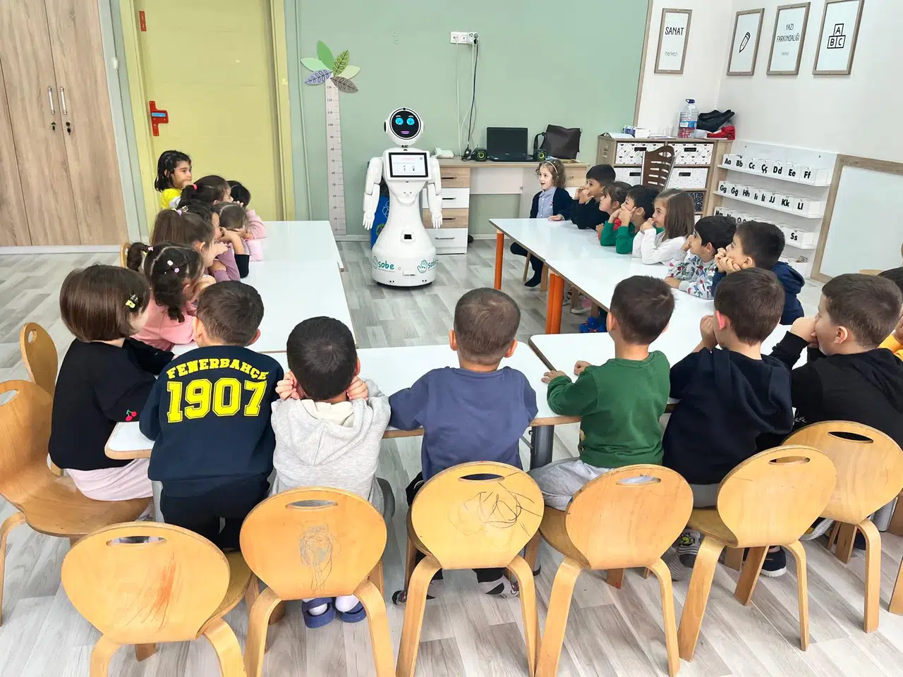 Konya'da eğitimler Robot ile yapılıyor: Sobe'de Ada zamanı